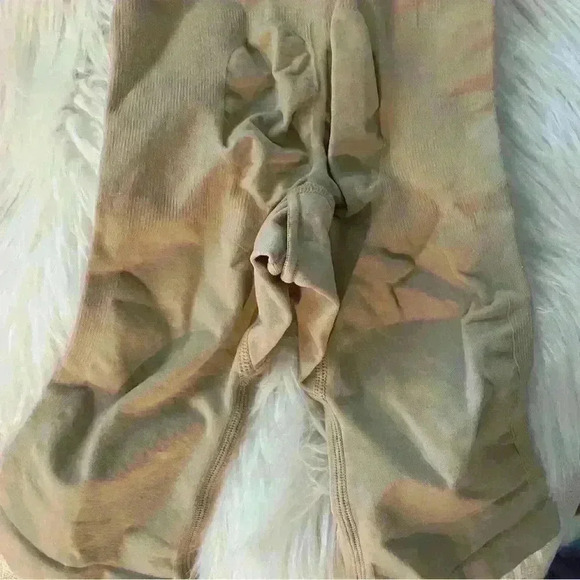 SKIMS- NWOB Sculpting Seamless Mid Thigh Bodysuit - Clay/ nude - Picture 6 of 10